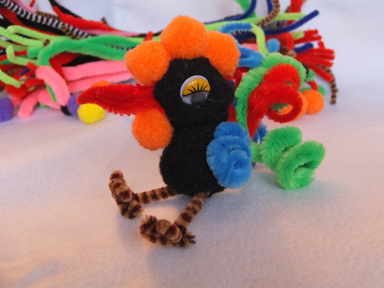 Taller de juguetes con alambre chenille y pompones - 2